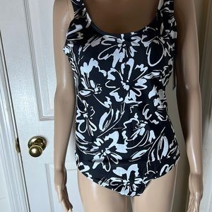 Hurley lg one is bathing suit nwt